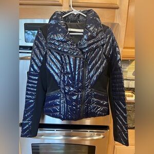 Blanc Noir Women’s Panel Puffer Jacket Hoodie in Shiny, Metallic Blue/Navy - XS